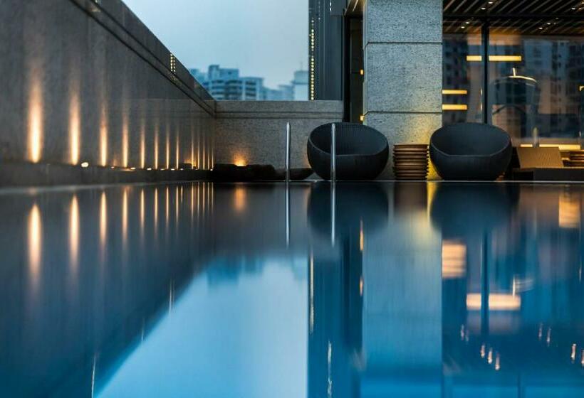 Büyük Çift Kişilik Yataklı Delüks Oda, Pullman Zhuhai