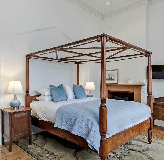 침실 3개 아파트, Annesley House