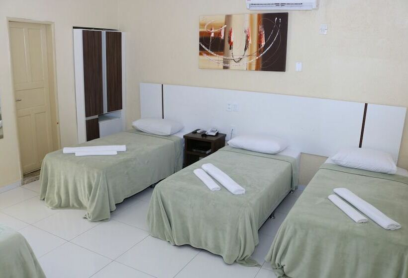 غرفة قياسية ثلاثية, Capuchins