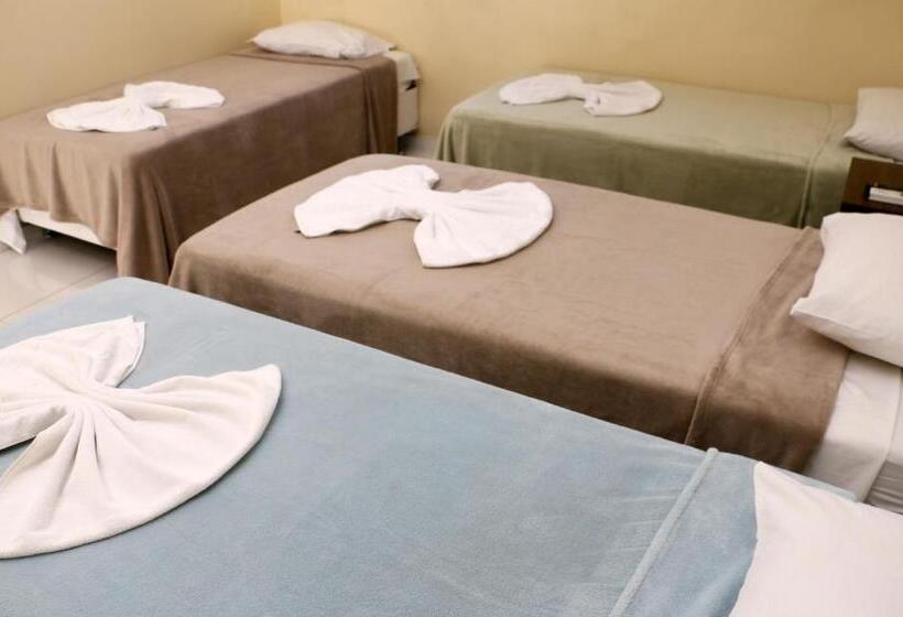 غرفة قياسية رباعية, Capuchins