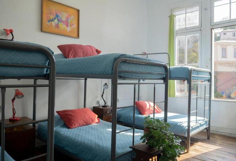 اتاق اکونومی با حمام مشترک, Casa Volante Hostal