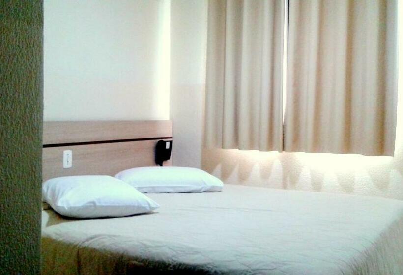 1 Szobás Apartman, Eden