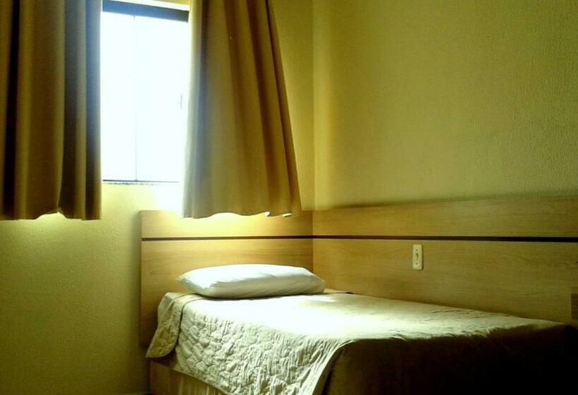 1 Szobás Apartman, Eden