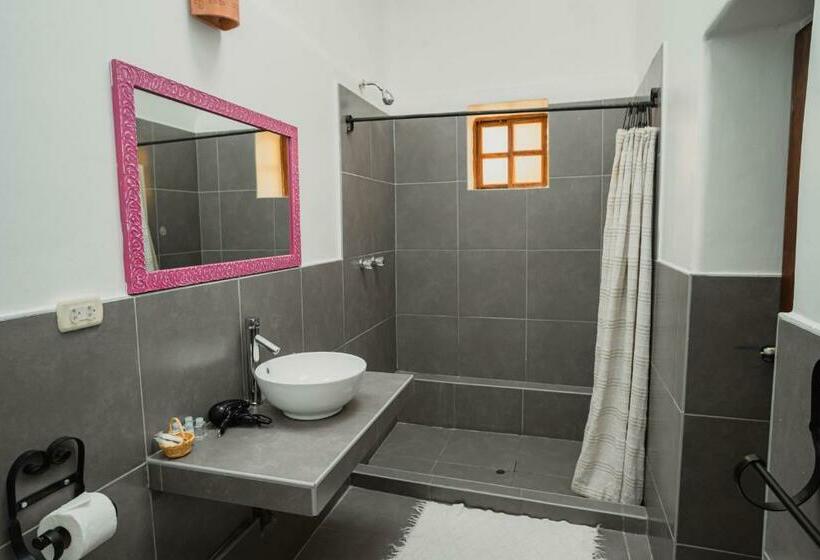 اتاق استاندارد سه نفره, Andean Wings Valley