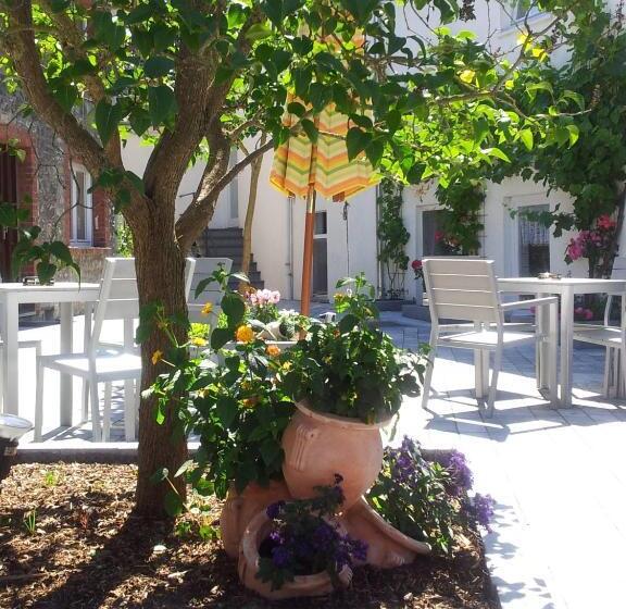 اتاق خانوادگی, Restaurant Tychon Ag