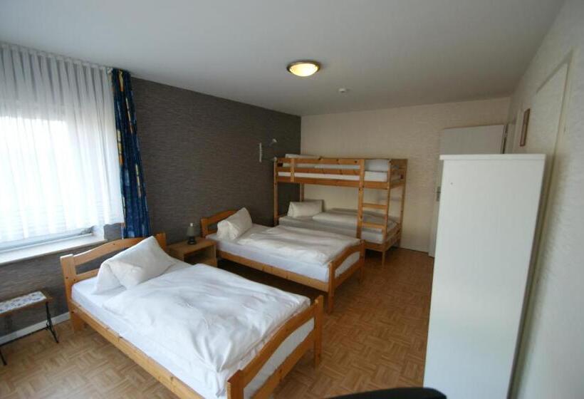 اتاق خانوادگی, Restaurant Tychon Ag