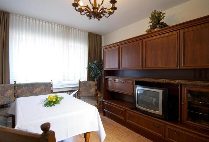 اتاق خانوادگی, Restaurant Tychon Ag