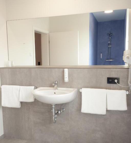 اتاق سوپریور خانوادگی, Restaurant Tychon Ag