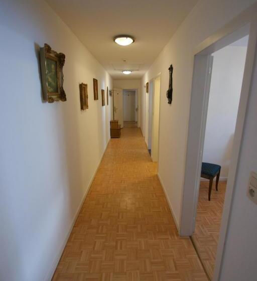 اتاق خانوادگی, Restaurant Tychon Ag