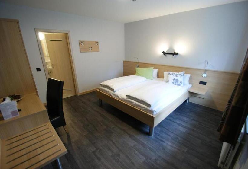 اتاق خانوادگی, Restaurant Tychon Ag