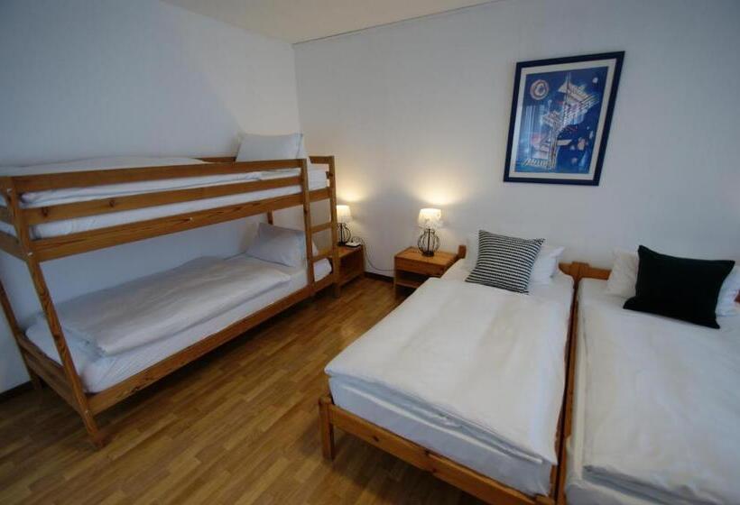 اتاق خانوادگی, Restaurant Tychon Ag