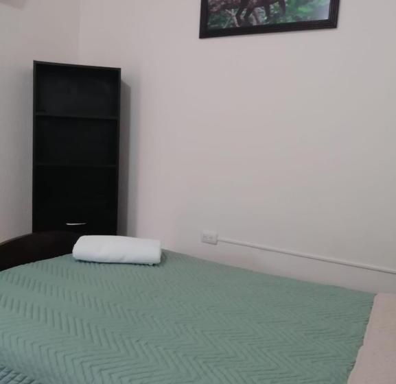 标准三人间, Santa Fe B&b