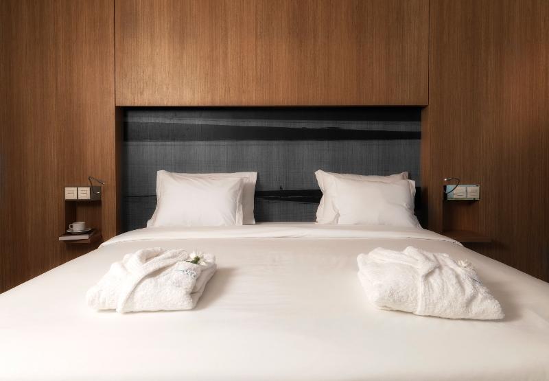 キングサイズベッドのスタンダードルーム, Hampton Inn & Suites Dublin