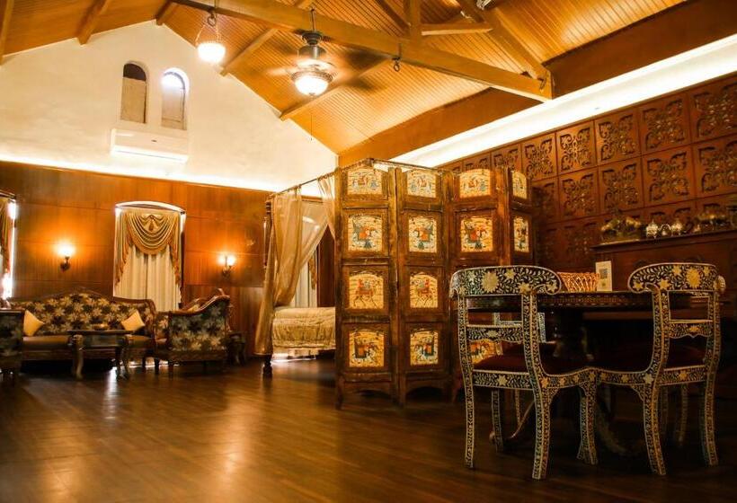 스위트 킹사이즈 침대, Heritage Khirasara Palace