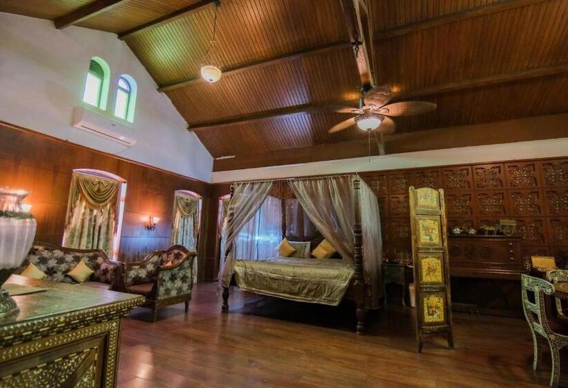 스위트 킹사이즈 침대, Heritage Khirasara Palace