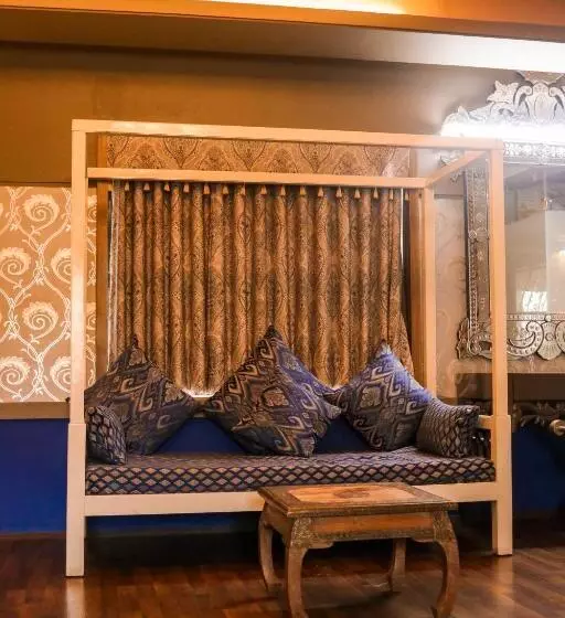 スイート, Heritage Khirasara Palace