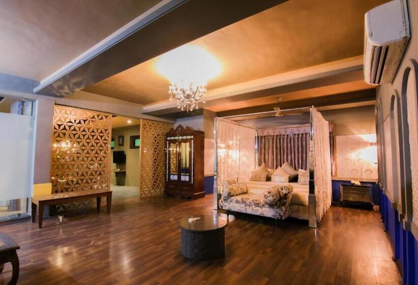 스위트, Heritage Khirasara Palace