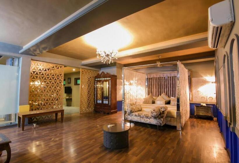 스위트, Heritage Khirasara Palace