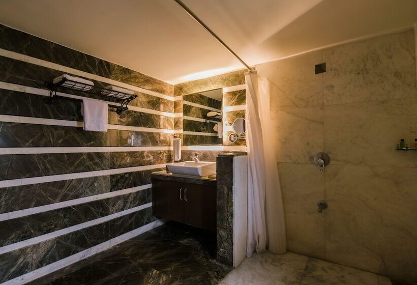 스위트, Heritage Khirasara Palace