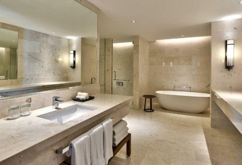 סוויטה אקזקיוטיב, Hilton Kota Kinabalu