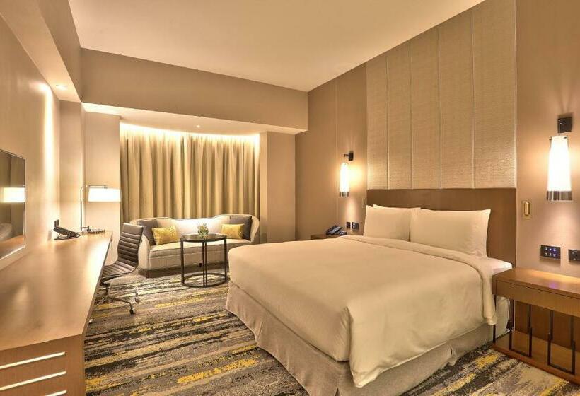 חדר אקזקיוטיב חדר קינג, Hilton Kota Kinabalu