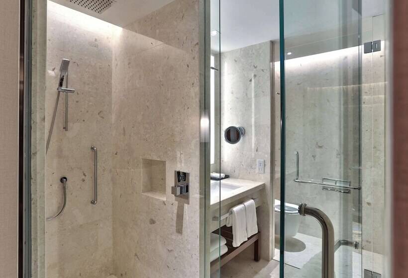 스탠다드 룸, Hilton Kota Kinabalu