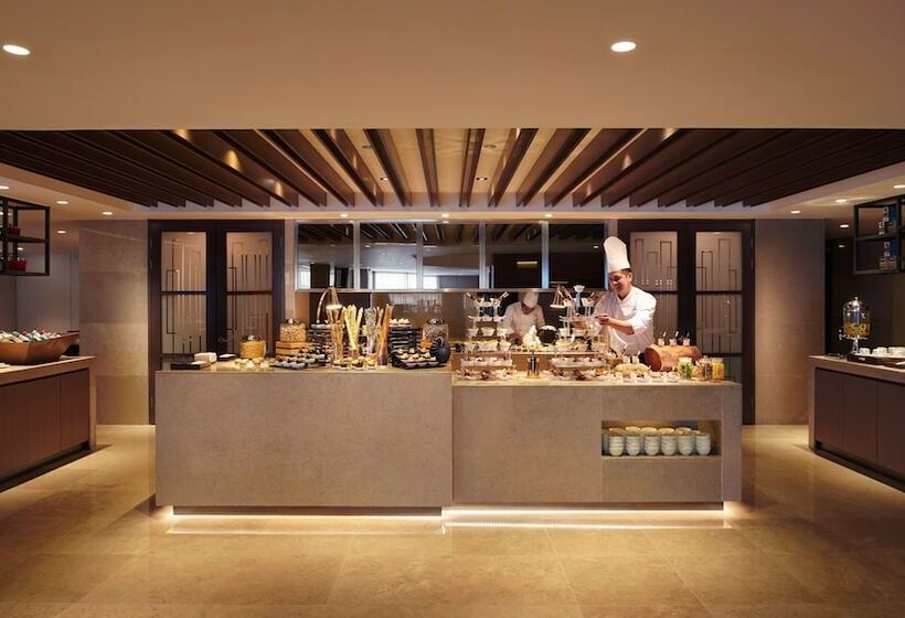 이그제큐티브 룸, Hilton Kota Kinabalu
