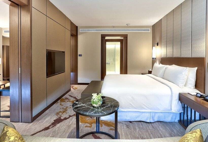 סוויטה אקזקיוטיב, Hilton Kota Kinabalu