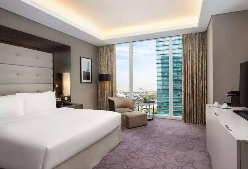 キングサイズベッドのエクゼクティブルーム, Hilton Kota Kinabalu