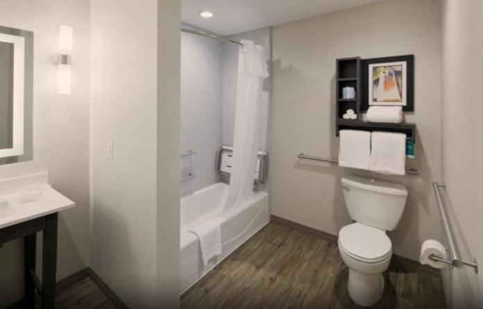 キングサイドベッドのスタンダードワンルーム, Homewood Suites By Hilton Topeka