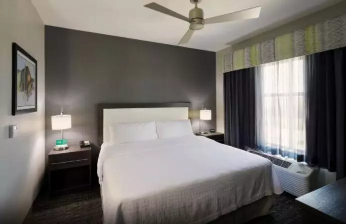 キングサイドベッドのスタンダードワンルーム, Homewood Suites By Hilton Topeka