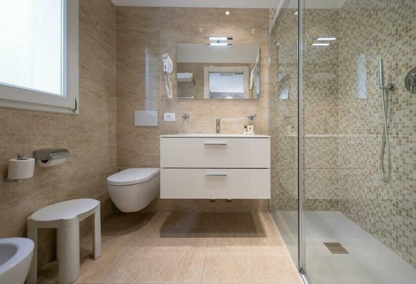 חדר קומפורט, International Beach