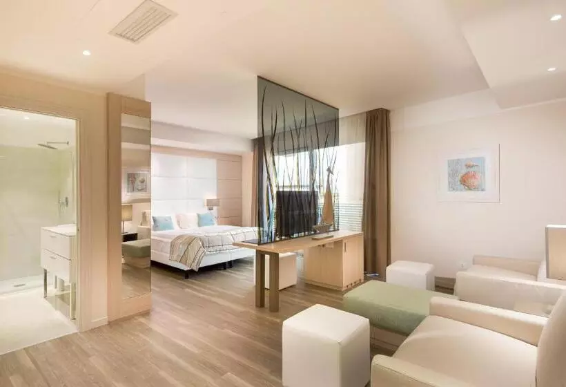 デラックスの４人部屋, International Beach