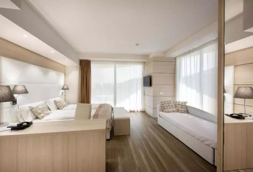 デラックスの４人部屋, International Beach