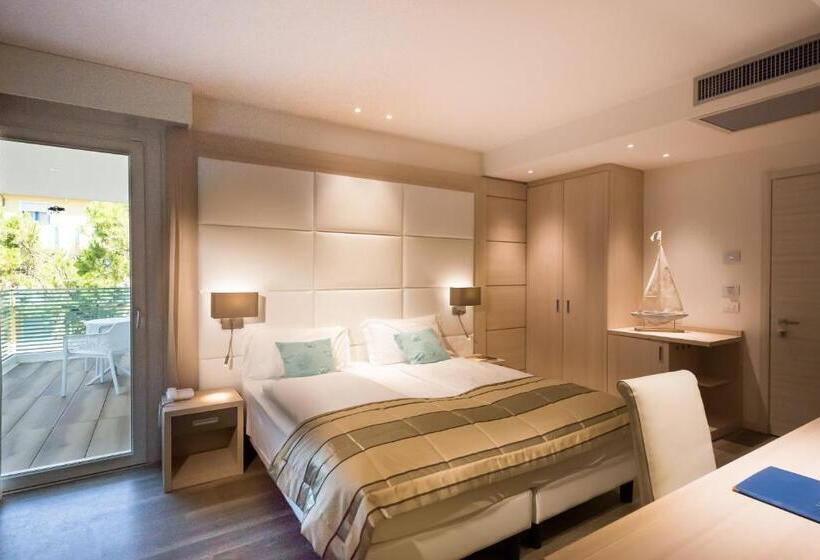 חדר סופריור, International Beach