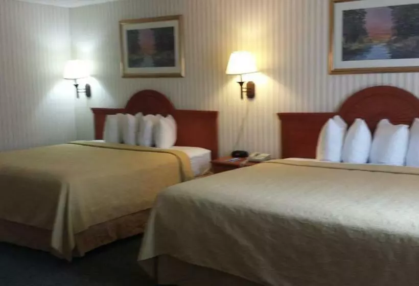 ２ダブルベッドのスタンダードルーム, Rodeway Inn Joint Base Andrews Area