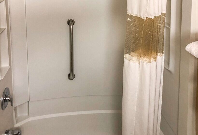 ２ダブルベッドのスタンダードルーム, Rodeway Inn Joint Base Andrews Area