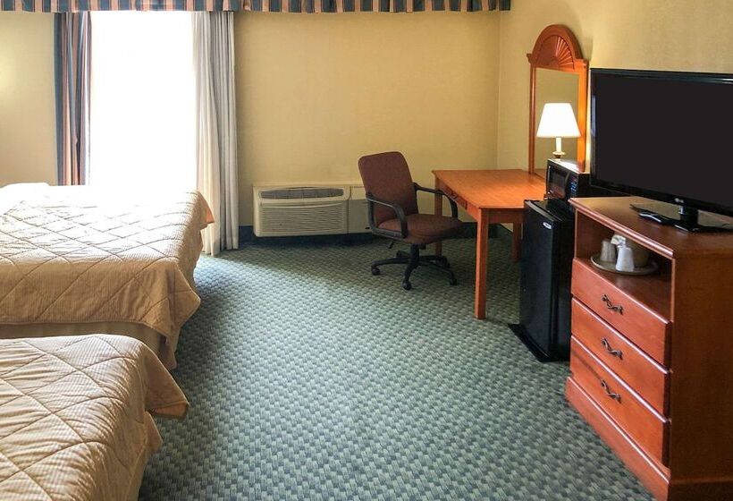 ２ダブルベッドのスタンダードルーム, Rodeway Inn Joint Base Andrews Area