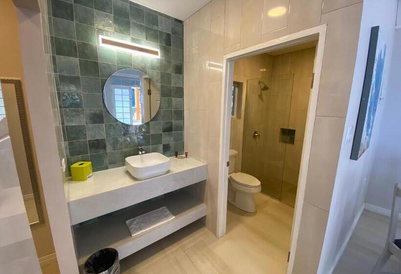 اتاق استاندارد, The Boardwalk Village