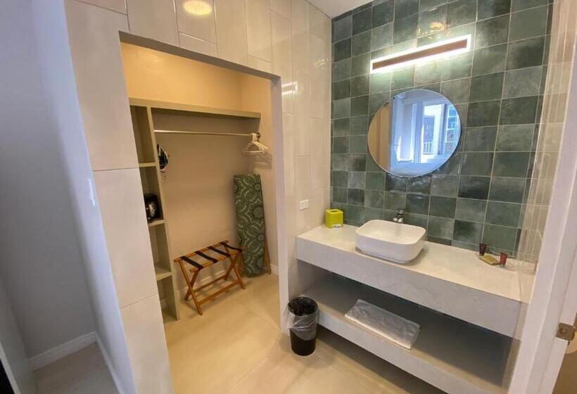 اتاق لوکس با تخت بزرگ, The Boardwalk Village