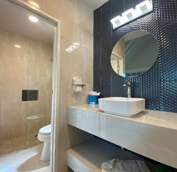 استودیوی استاندارد, The Boardwalk Village