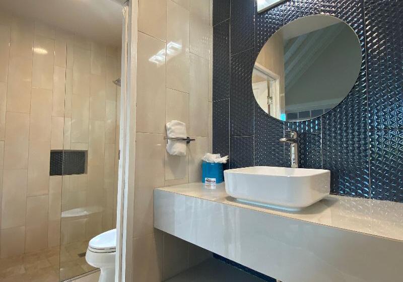 اتاق لوکس با تخت بزرگ, The Boardwalk Village