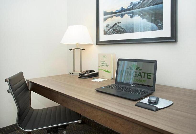 适用于残疾人士的豪华房间, Wingate By Wyndham Calgary Airport