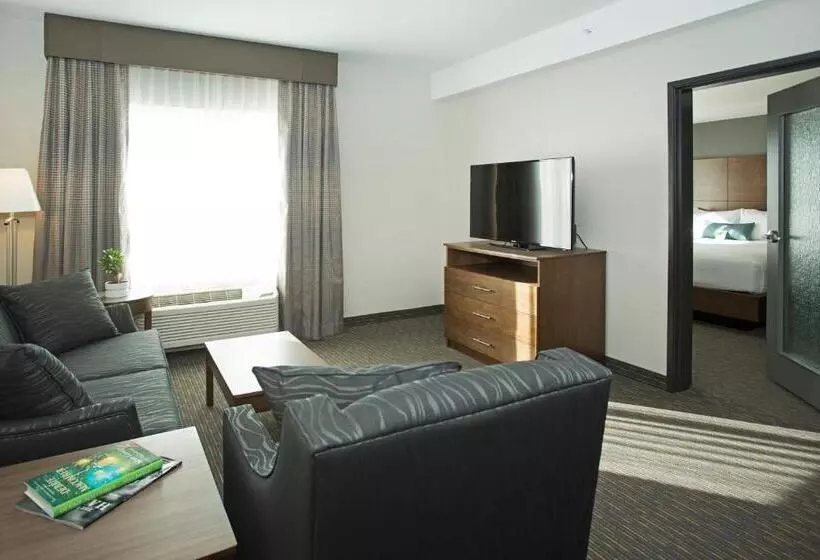 キングサイズベッドのデラックススイート, Wingate By Wyndham Calgary Airport