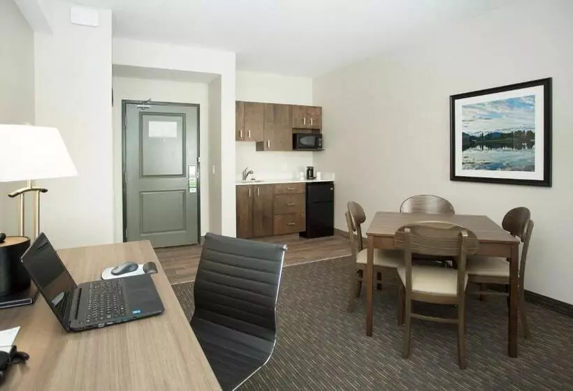キングサイズベッドのデラックススイート, Wingate By Wyndham Calgary Airport
