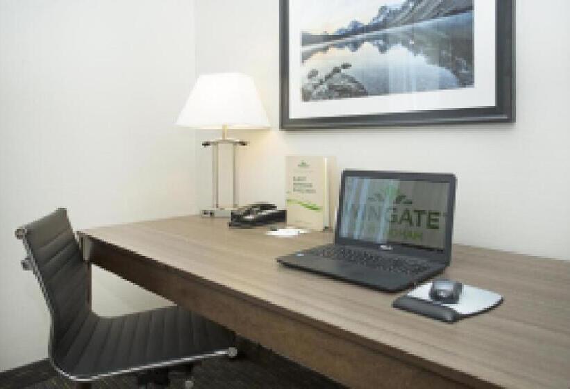 带大床的标准间, Wingate By Wyndham Calgary Airport