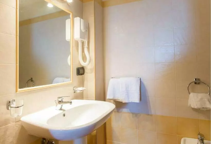 اتاق اساندارد با چشمانداز جانبی به دریا, A Nuciara Park Hotel & Wellness Center