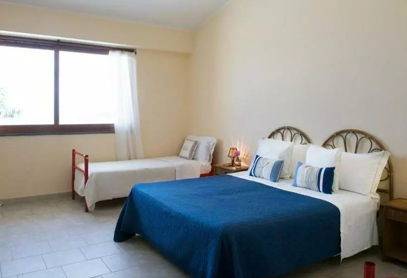 اتاق استاندارد چهارنفره با چشمانداز جانبی دریا, A Nuciara Park Hotel & Wellness Center
