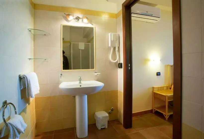 اتاق اساندارد با چشمانداز جانبی به دریا, A Nuciara Park Hotel & Wellness Center