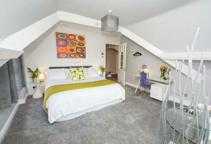 デラックススタジオ, James  Place At Brynawel